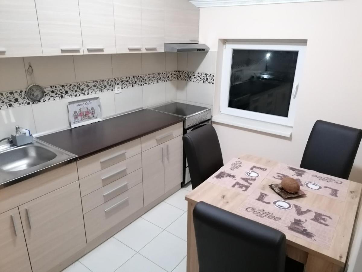 Apartman Dionis Sm 斯雷姆斯卡米特罗维察 外观 照片