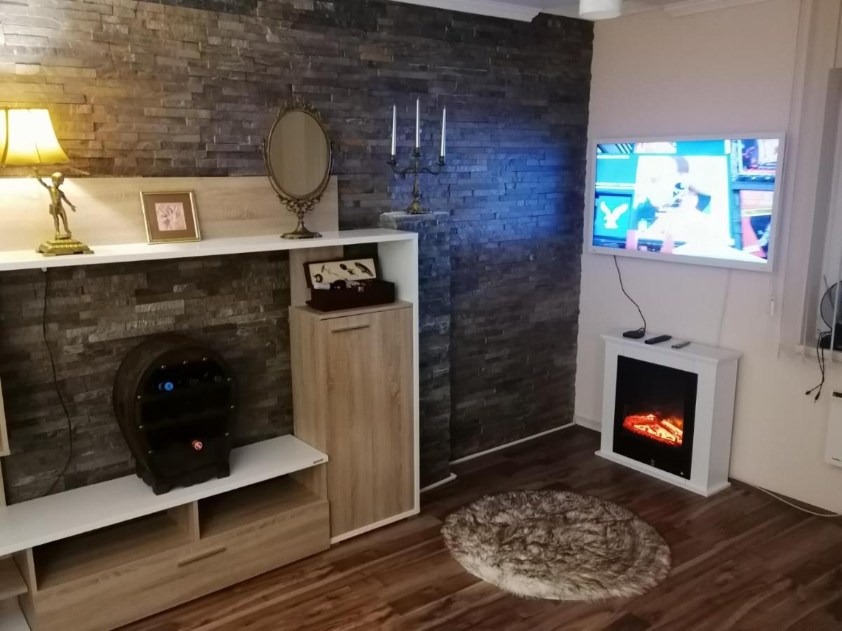 Apartman Dionis Sm 斯雷姆斯卡米特罗维察 外观 照片