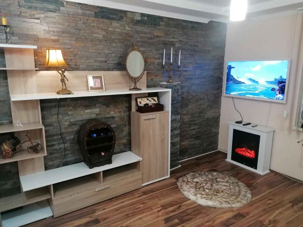 Apartman Dionis Sm 斯雷姆斯卡米特罗维察 外观 照片