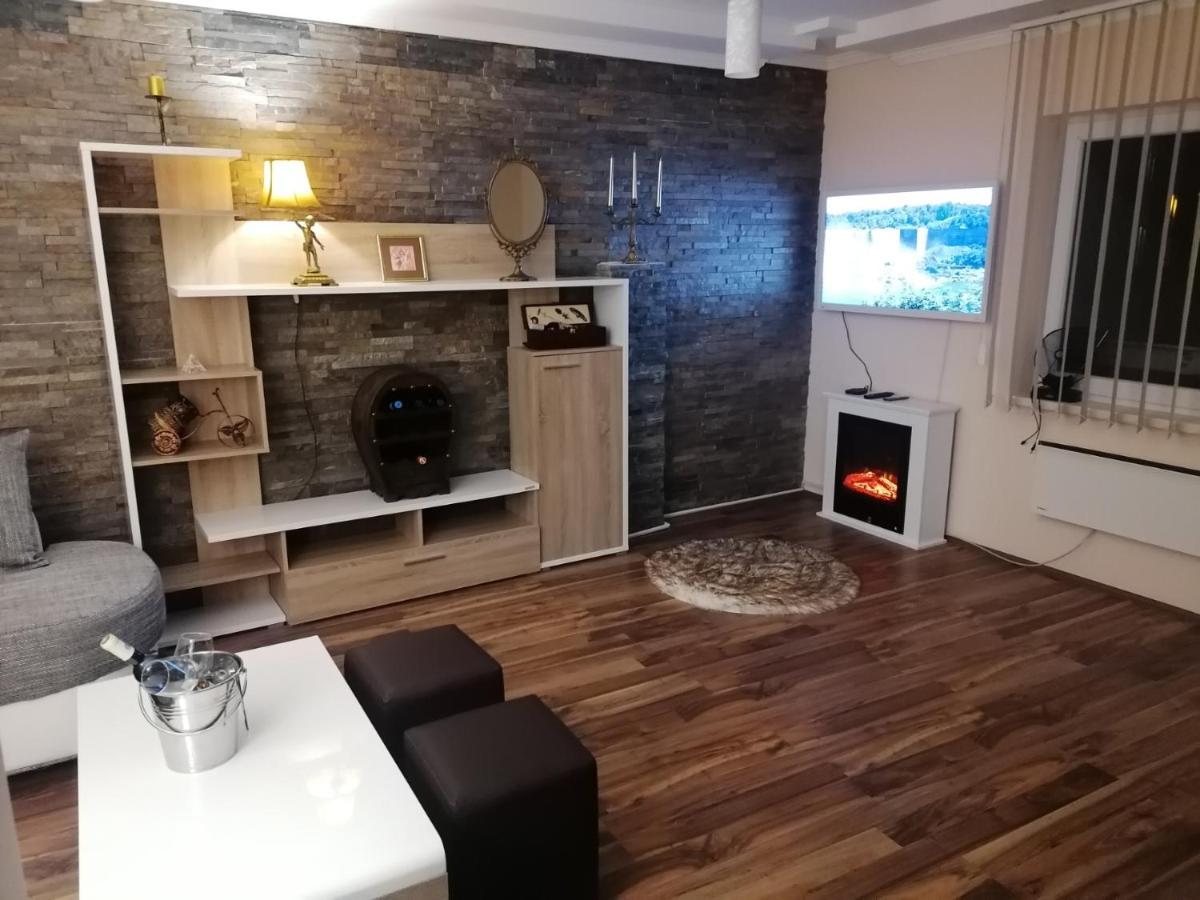 Apartman Dionis Sm 斯雷姆斯卡米特罗维察 外观 照片